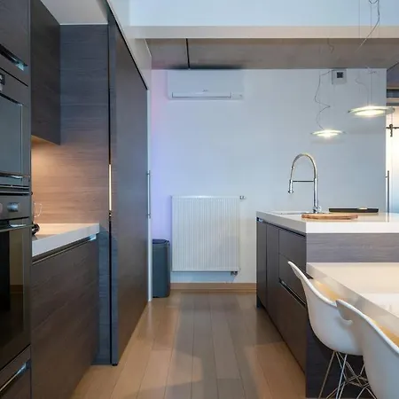 London 993 Loft 402